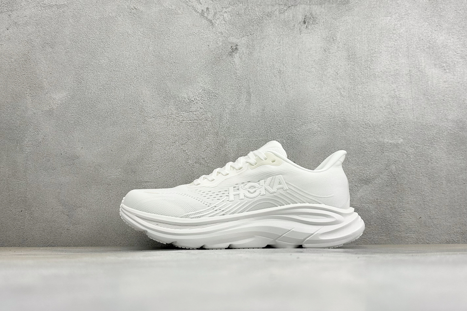 Hoka One One Clifton 11 克里夫顿系列 轻盈透气的针织网面跑鞋 货号：-WWH 尺码：36-45 