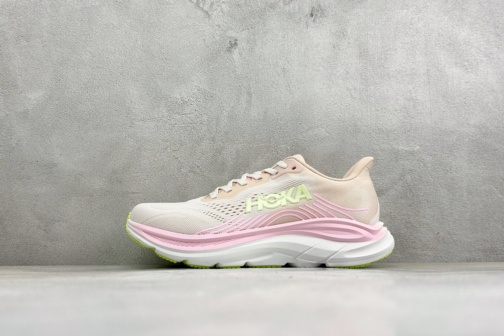 Hoka One One Clifton 11 克里夫顿系列 轻盈透气的针织网面跑鞋 货号：-TWW 尺码：36-41 