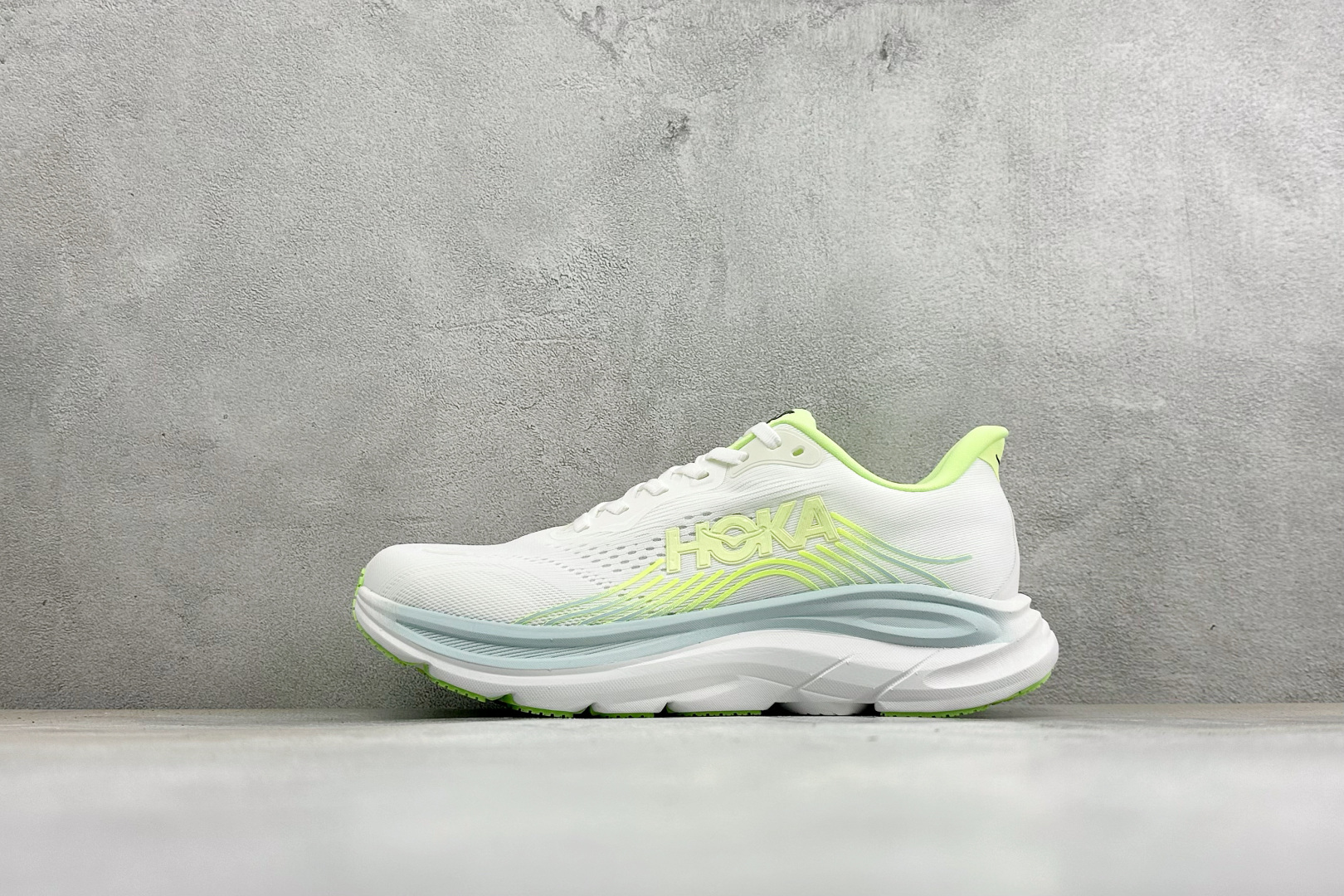 Hoka One One Clifton 11 克里夫顿系列 轻盈透气的针织网面跑鞋 货号：-FYZ 尺码：36-41 