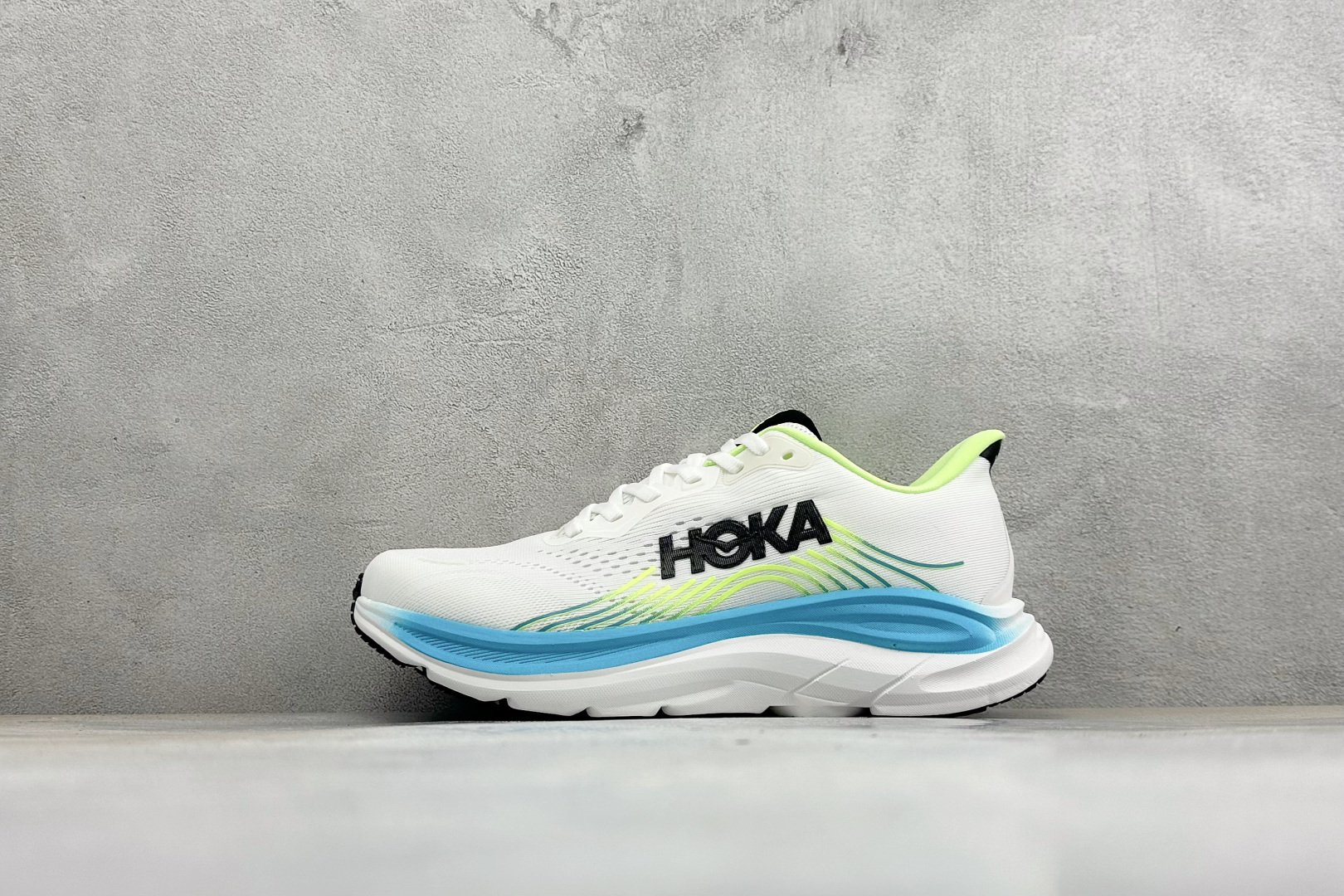 Hoka One One Clifton 11 克里夫顿系列 轻盈透气的针织网面跑鞋 货号：-FLCK 尺码：40-45