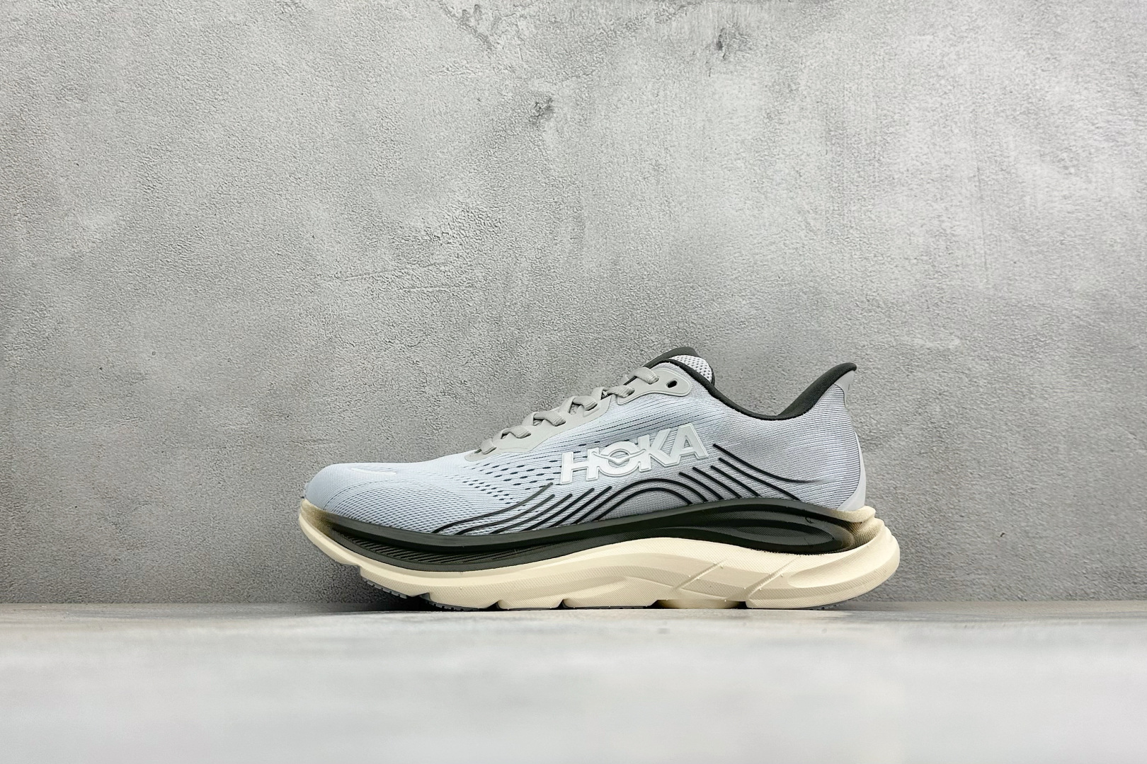 Hoka One One Clifton 11 克里夫顿系列 轻盈透气的针织网面跑鞋 货号：-SLBS 尺码：40-45