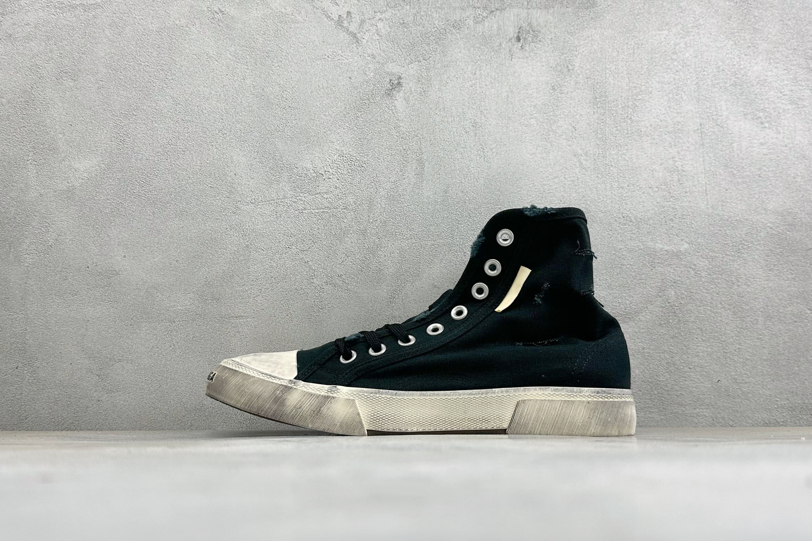 OK版BALENCIAGA巴黎世家23夏季新品PARIS磨损做旧效果休闲踩跟帆布鞋 绑带鞋面背面浮印尺码鞋头边缘印有BA