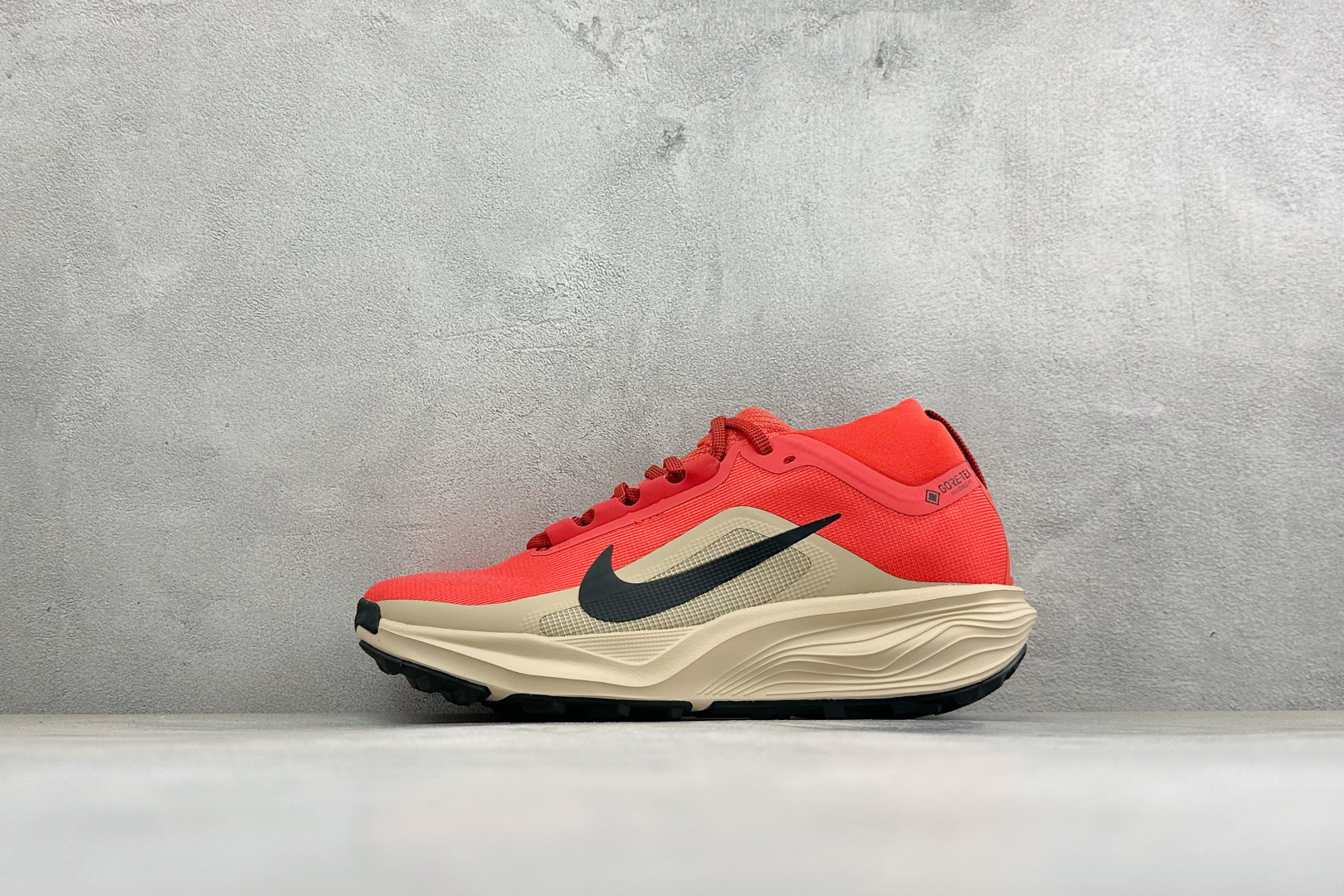 XM版NIKE ACG PEGASUS TRAIL GTX 越野跑步鞋 兼顾迅疾外观和稳固脚感 后跟覆面和中足动态支撑巧