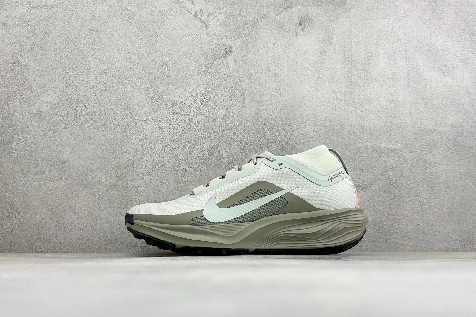 XM版NIKE ACG PEGASUS TRAIL GTX 越野跑步鞋 兼顾迅疾外观和稳固脚感 后跟覆面和中足动态支撑巧