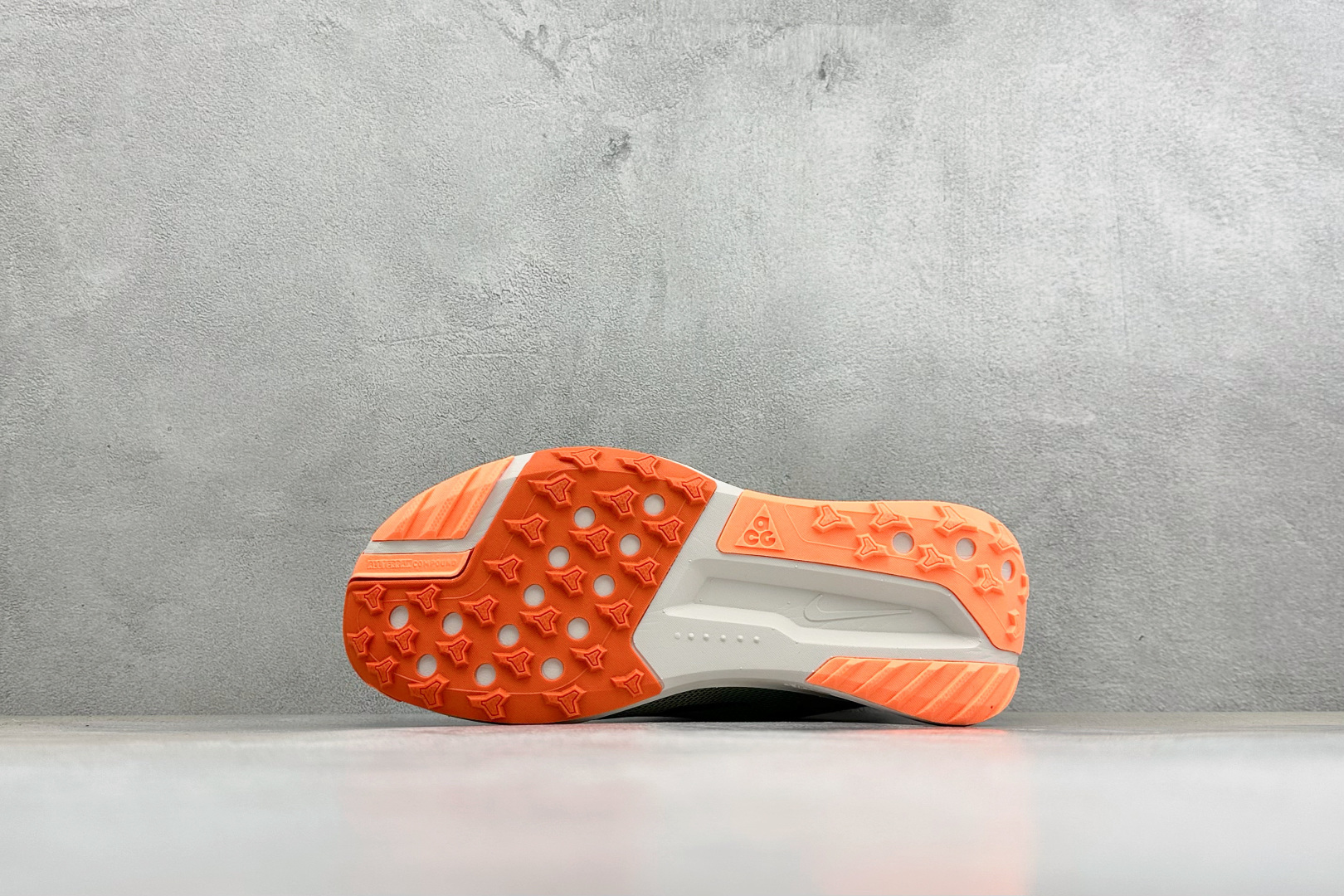 福利特价 NIKE REACTX SPEGASUS TRAIL 6 网面透气跑步鞋 兼顾迅疾外观和稳固脚感后跟覆面和中足