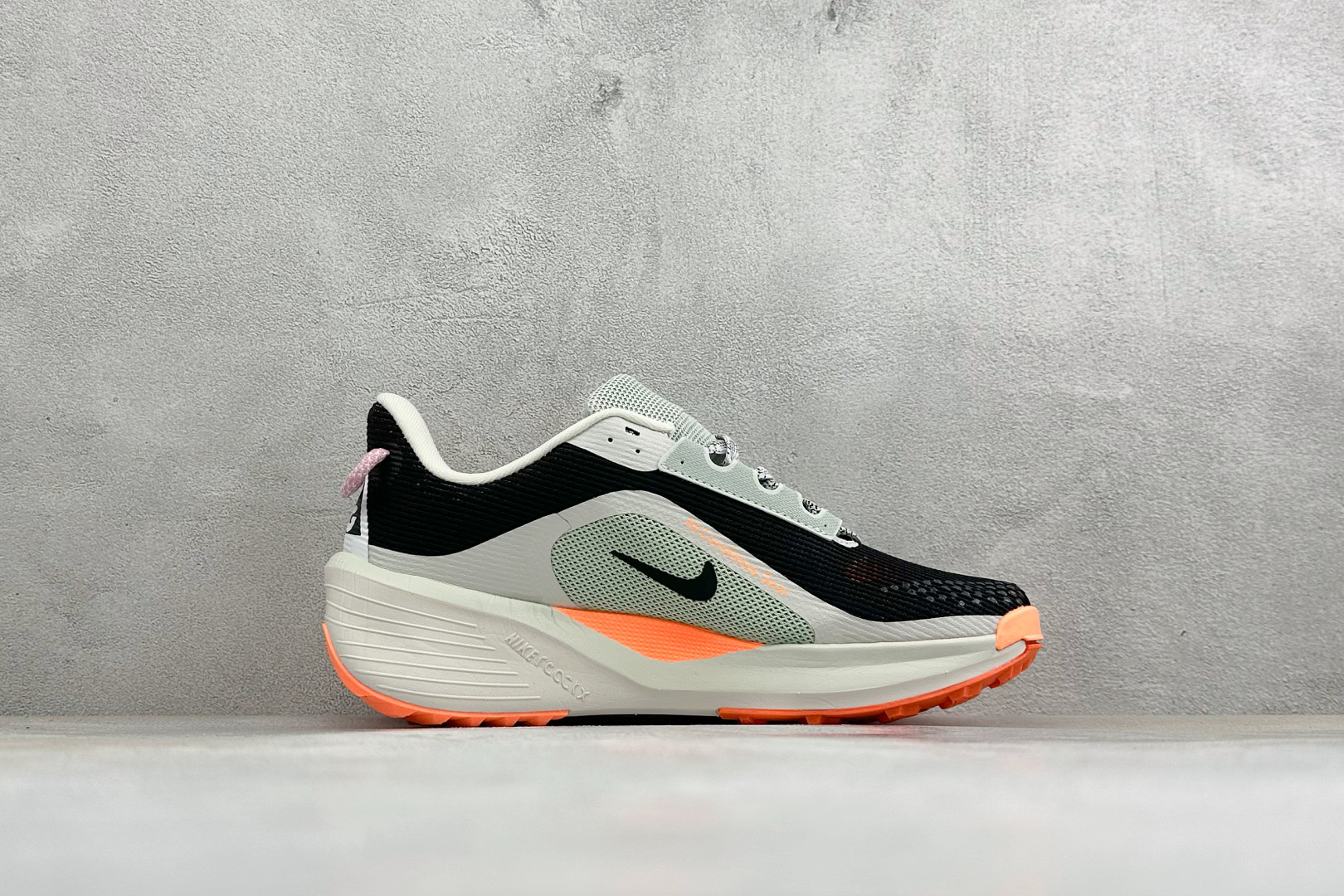 福利特价 NIKE REACTX SPEGASUS TRAIL 6 网面透气跑步鞋 兼顾迅疾外观和稳固脚感后跟覆面和中足