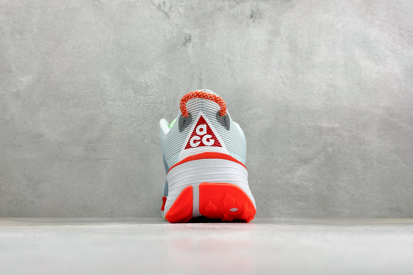 福利特价 NIKE REACTX SPEGASUS TRAIL 6 网面透气跑步鞋 兼顾迅疾外观和稳固脚感后跟覆面和中足