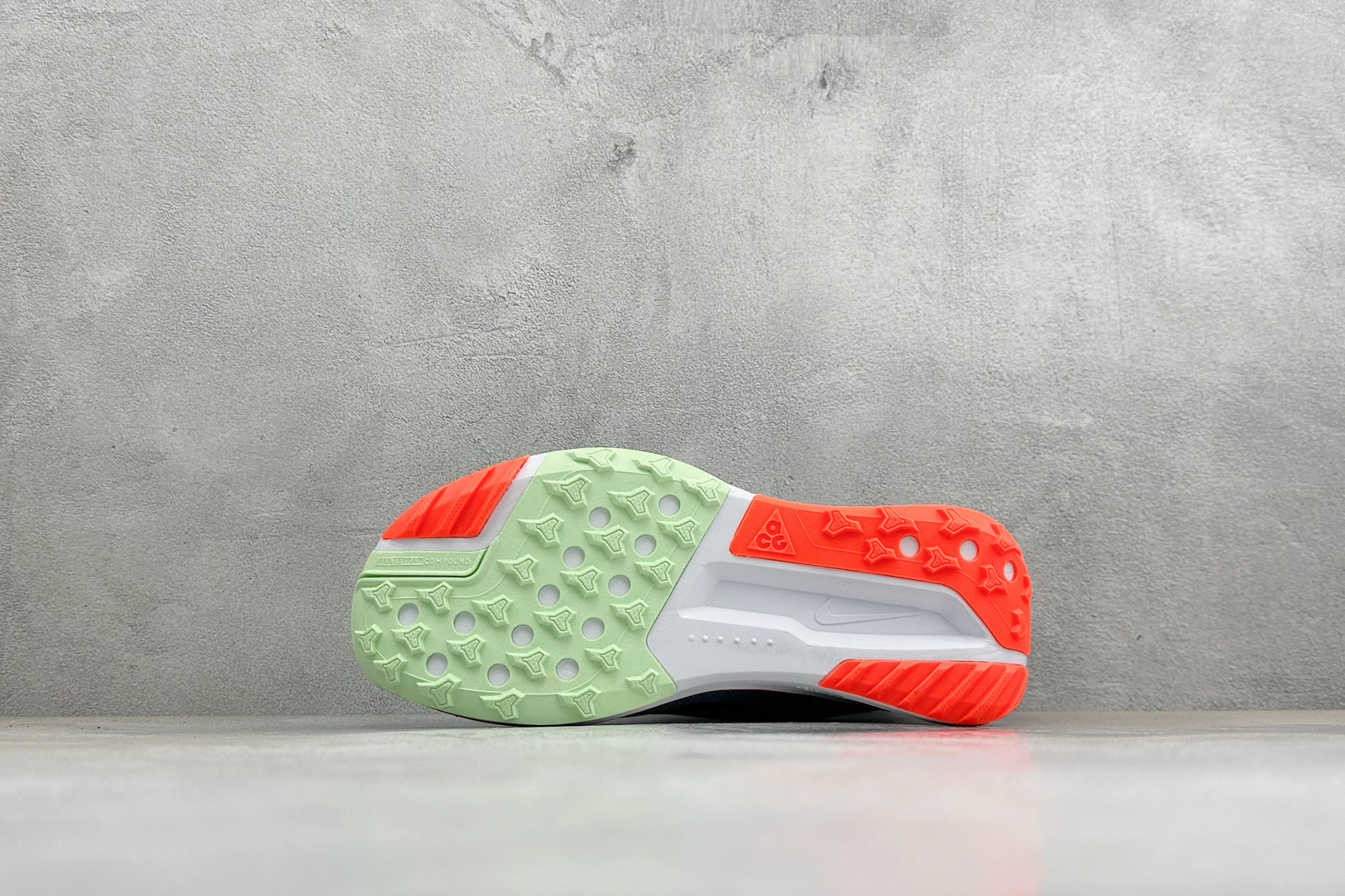 福利特价 NIKE REACTX SPEGASUS TRAIL 6 网面透气跑步鞋 兼顾迅疾外观和稳固脚感后跟覆面和中足