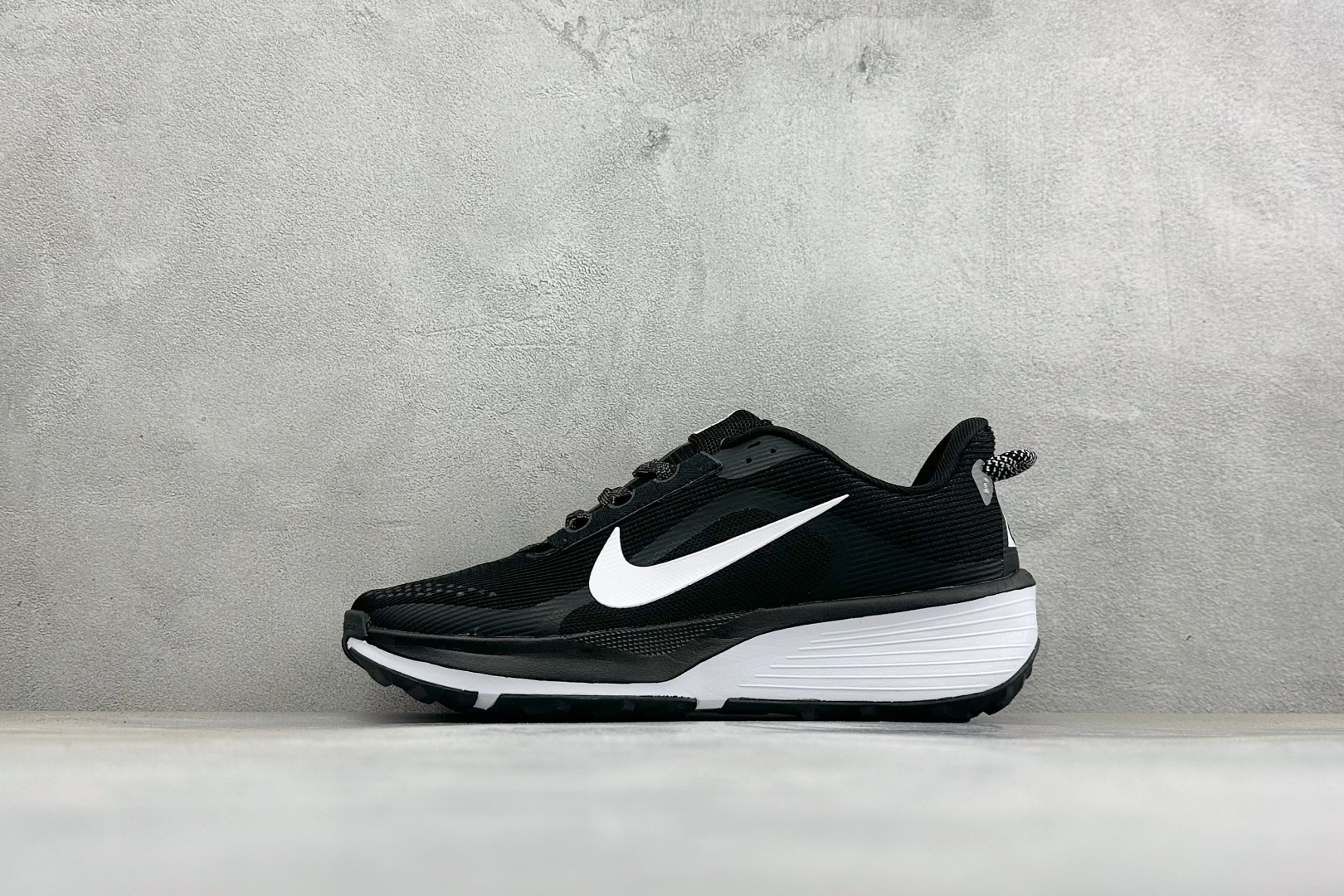 福利特价 NIKE REACTX SPEGASUS TRAIL 6 网面透气跑步鞋 兼顾迅疾外观和稳固脚感后跟覆面和中足