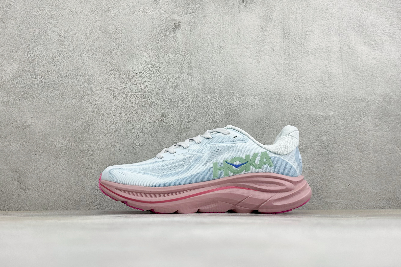 GS版HOKA M CLIFTON 10 轻量低帮户外越野跑鞋 户外山脉越野轻量运动跑鞋 鞋面用轻的无缝架构 鞋带用了弹