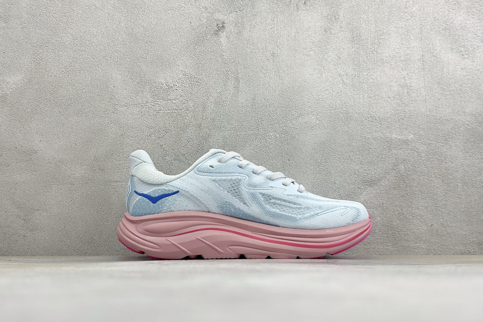 GS版HOKA M CLIFTON 10 轻量低帮户外越野跑鞋 户外山脉越野轻量运动跑鞋 鞋面用轻的无缝架构 鞋带用了弹