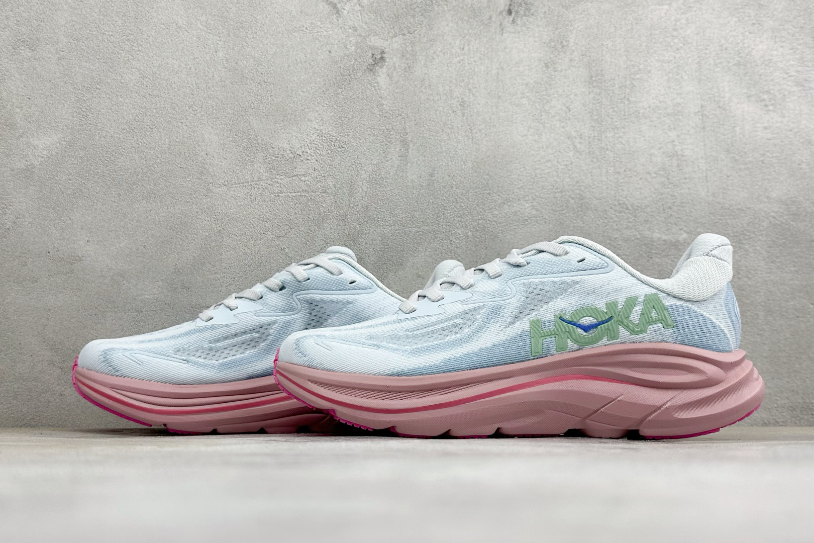 GS版HOKA M CLIFTON 10 轻量低帮户外越野跑鞋 户外山脉越野轻量运动跑鞋 鞋面用轻的无缝架构 鞋带用了弹
