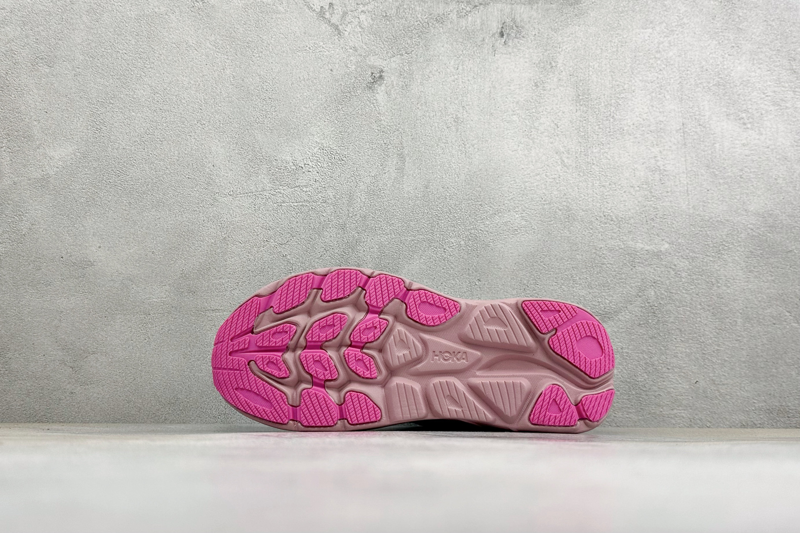 GS版HOKA M CLIFTON 10 轻量低帮户外越野跑鞋 户外山脉越野轻量运动跑鞋 鞋面用轻的无缝架构 鞋带用了弹