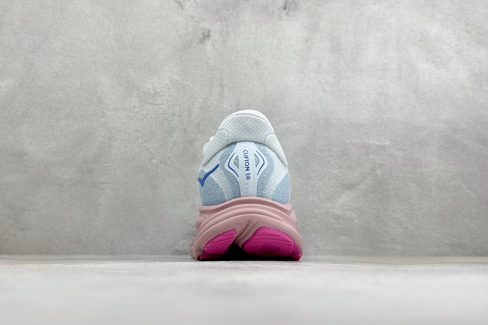 GS版HOKA M CLIFTON 10 轻量低帮户外越野跑鞋 户外山脉越野轻量运动跑鞋 鞋面用轻的无缝架构 鞋带用了弹