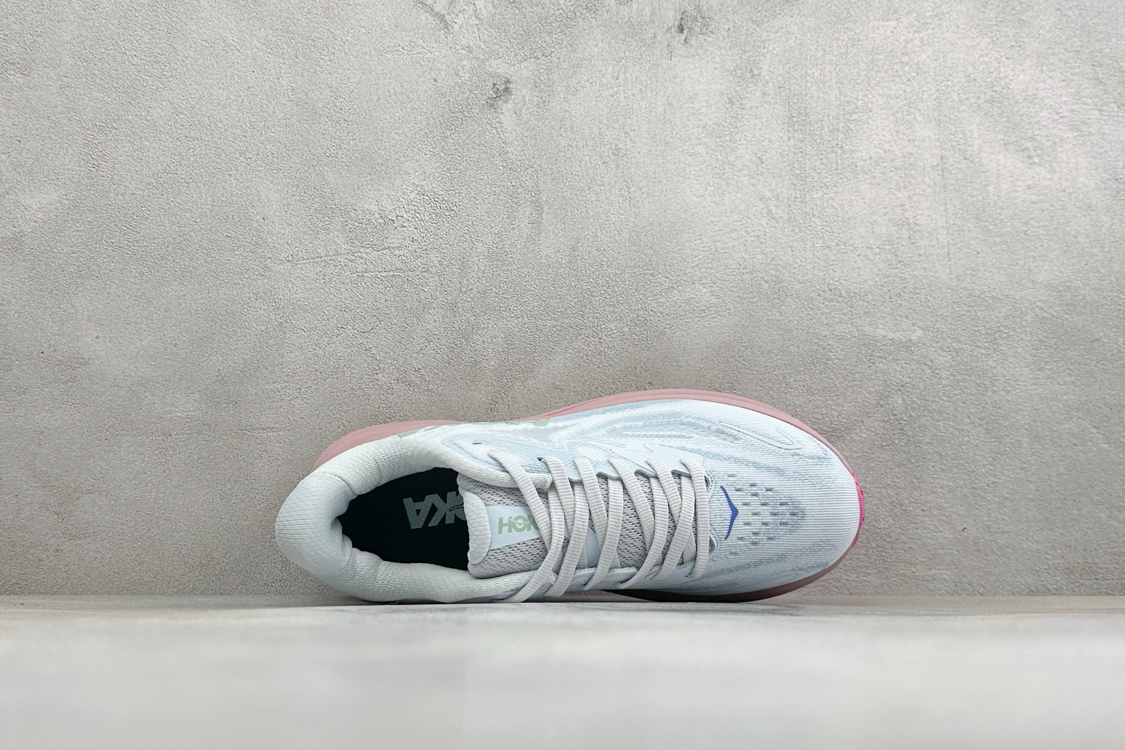 GS版HOKA M CLIFTON 10 轻量低帮户外越野跑鞋 户外山脉越野轻量运动跑鞋 鞋面用轻的无缝架构 鞋带用了弹