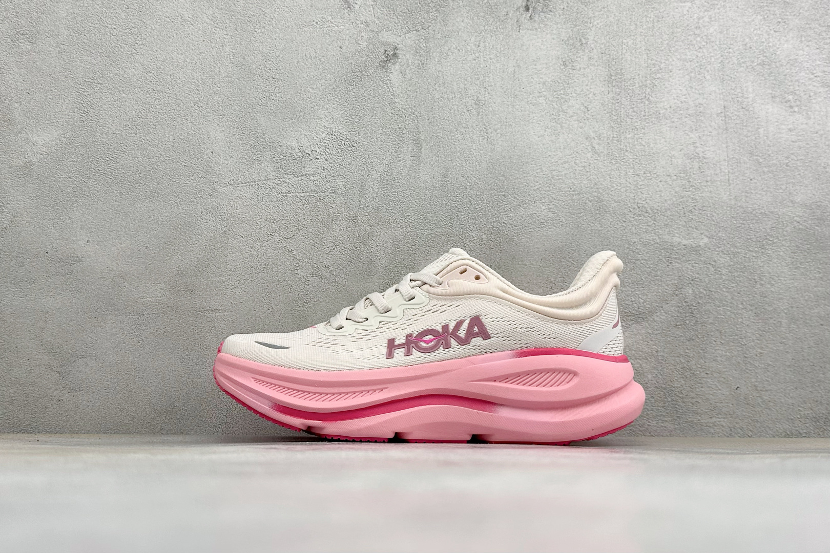 GS版HOKA M CLIFTON 10 轻量低帮户外越野跑鞋 户外山脉越野轻量运动跑鞋 鞋面用轻的无缝架构 鞋带用了弹