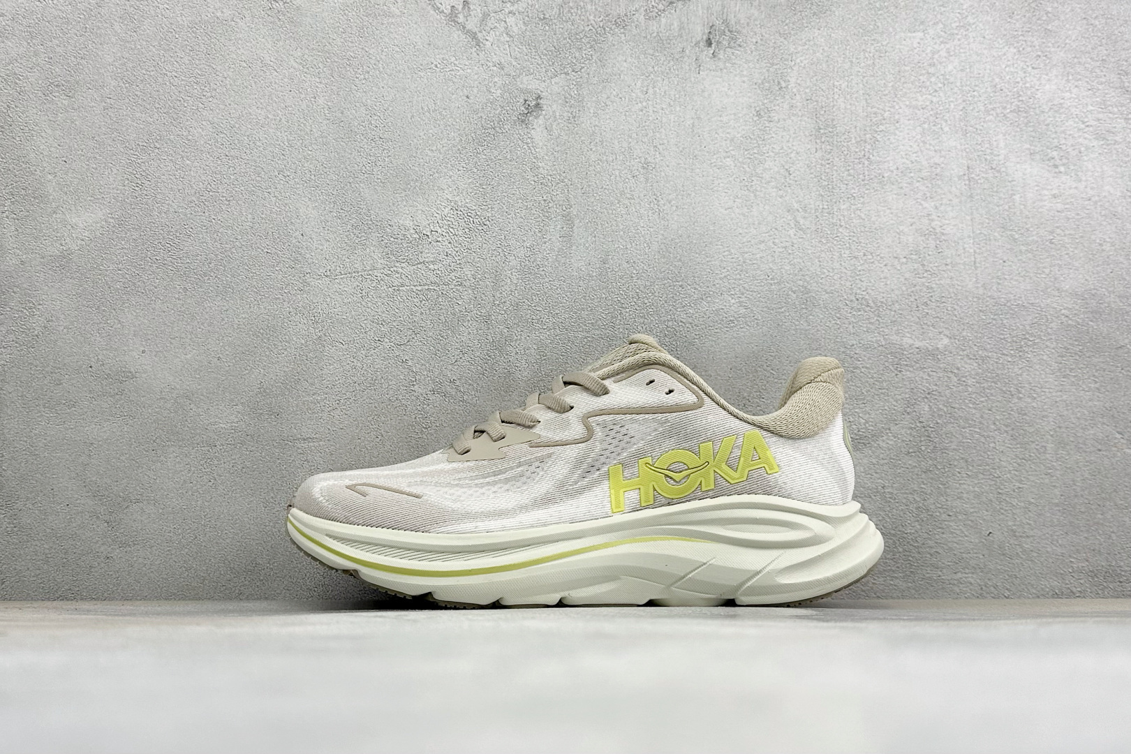 GS版HOKA M CLIFTON 10 轻量低帮户外越野跑鞋 户外山脉越野轻量运动跑鞋 鞋面用轻的无缝架构 鞋带用了弹