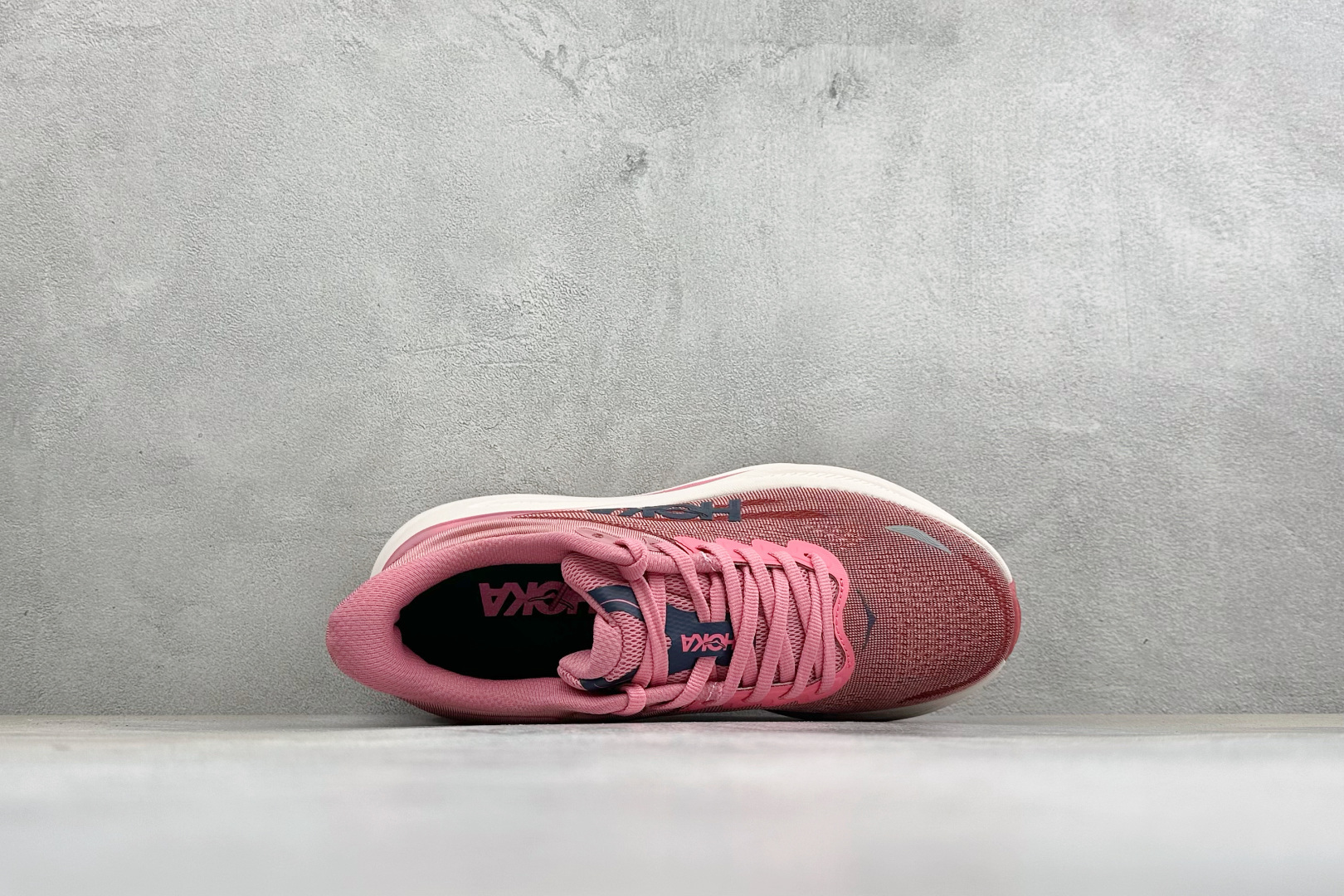 GS版HOKA M CLIFTON 10 轻量低帮户外越野跑鞋 户外山脉越野轻量运动跑鞋 鞋面用轻的无缝架构 鞋带用了弹