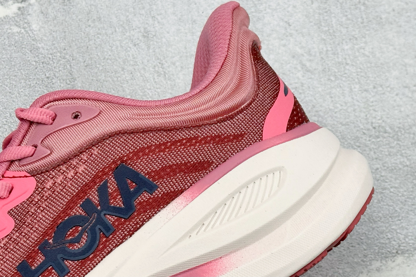 GS版HOKA M CLIFTON 10 轻量低帮户外越野跑鞋 户外山脉越野轻量运动跑鞋 鞋面用轻的无缝架构 鞋带用了弹