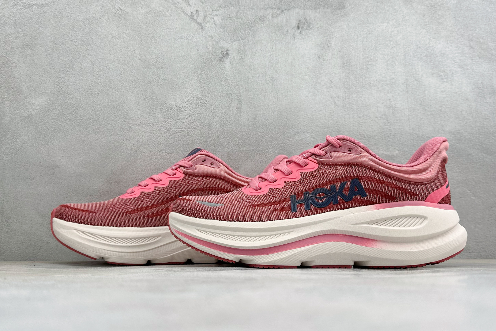 GS版HOKA M CLIFTON 10 轻量低帮户外越野跑鞋 户外山脉越野轻量运动跑鞋 鞋面用轻的无缝架构 鞋带用了弹