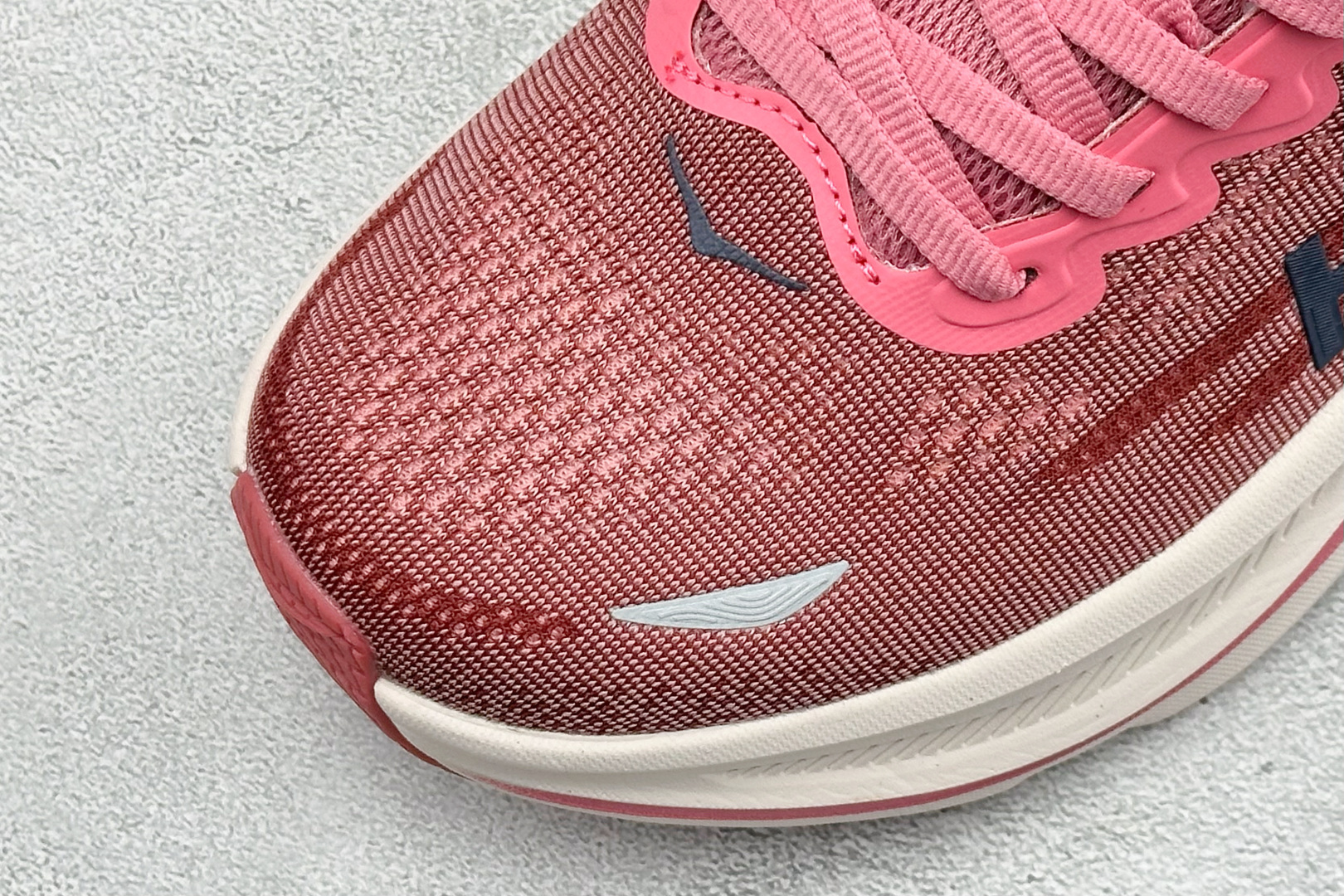 GS版HOKA M CLIFTON 10 轻量低帮户外越野跑鞋 户外山脉越野轻量运动跑鞋 鞋面用轻的无缝架构 鞋带用了弹