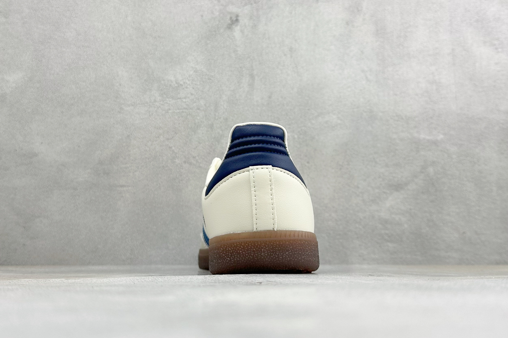 D版Adidas Originals Samba OG 阿迪桑巴舞系列绅士德训足球风百搭低帮休闲运动板鞋 货号: IH6