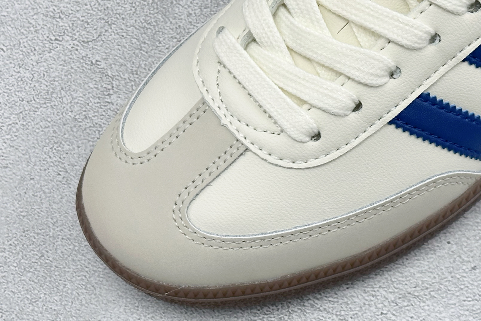 D版Adidas Originals Samba OG 阿迪桑巴舞系列绅士德训足球风百搭低帮休闲运动板鞋 货号: IH6