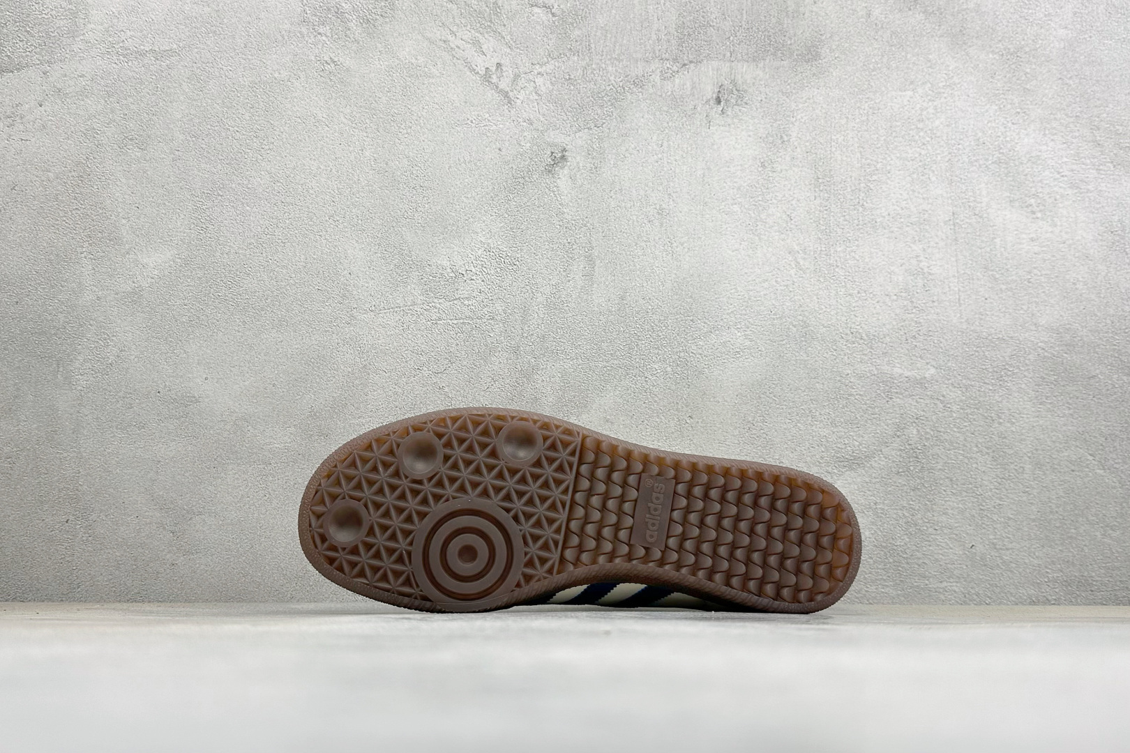 D版Adidas Originals Samba OG 阿迪桑巴舞系列绅士德训足球风百搭低帮休闲运动板鞋 货号: IH6