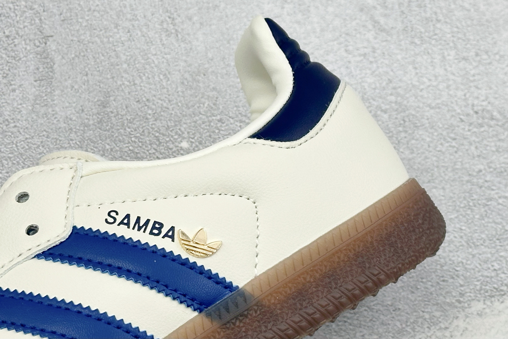 D版Adidas Originals Samba OG 阿迪桑巴舞系列绅士德训足球风百搭低帮休闲运动板鞋 货号: IH6