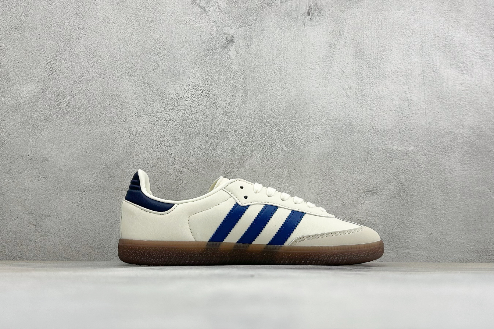 D版Adidas Originals Samba OG 阿迪桑巴舞系列绅士德训足球风百搭低帮休闲运动板鞋 货号: IH6