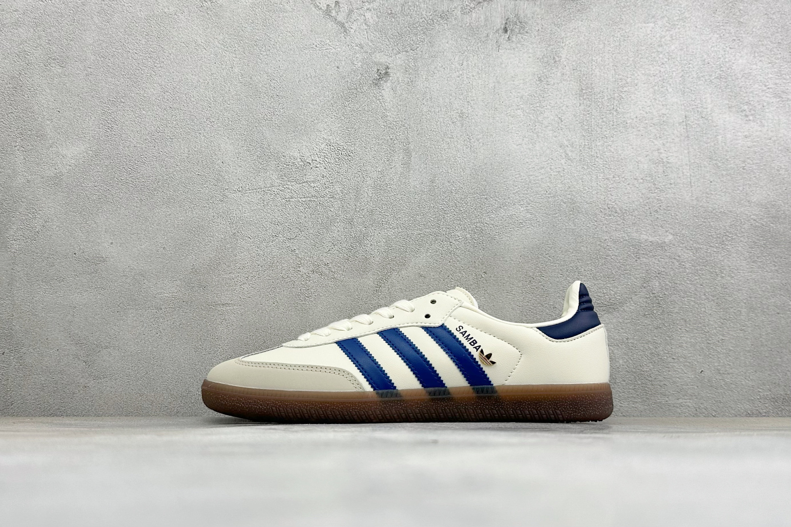 D版Adidas Originals Samba OG 阿迪桑巴舞系列绅士德训足球风百搭低帮休闲运动板鞋 货号: IH6