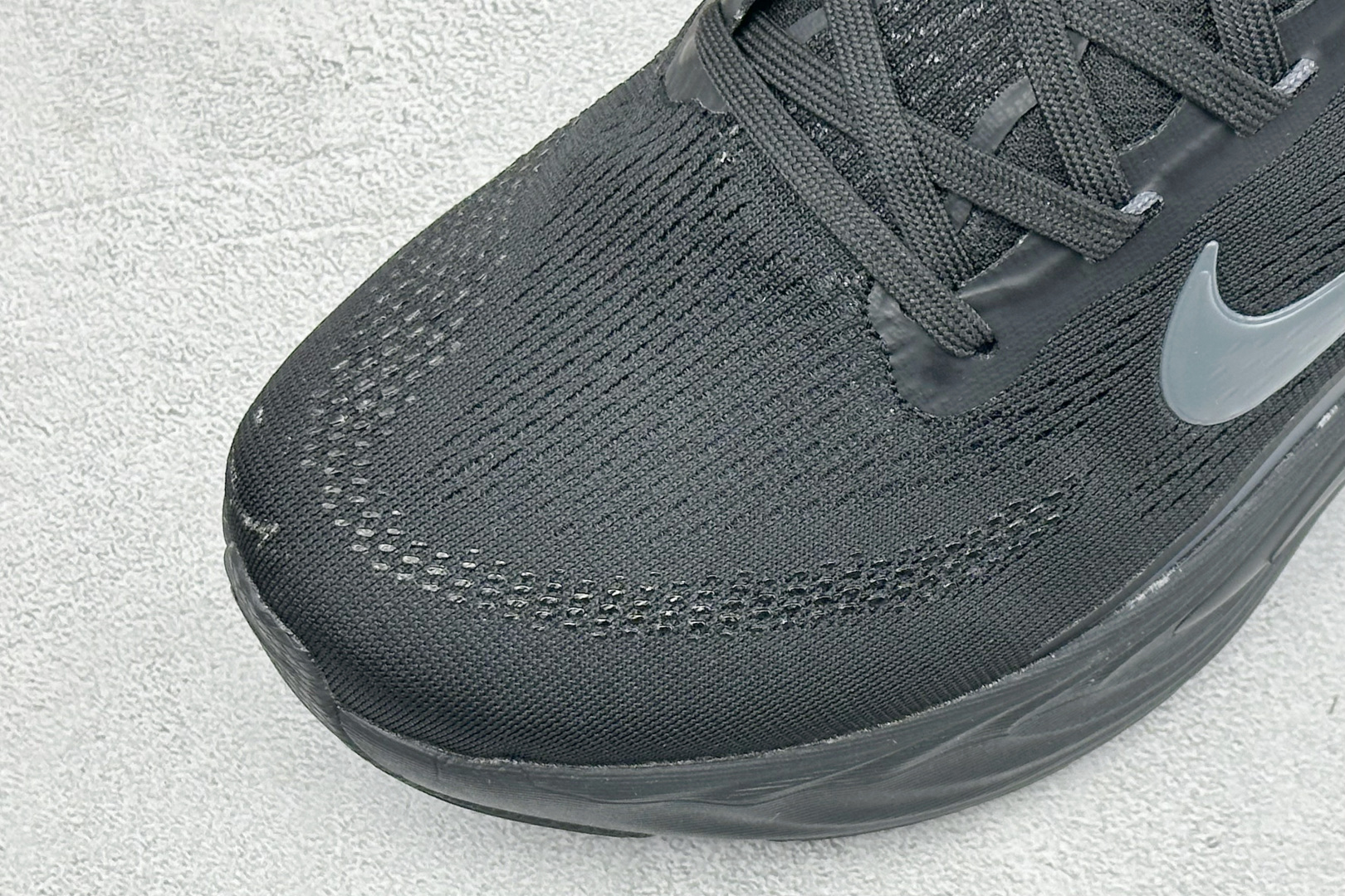 XM版Nike Vomero 19 舒适减震防滑 低帮跑步鞋 全掌ReactX泡绵中底 前掌和后跟还配备了Air Zoo