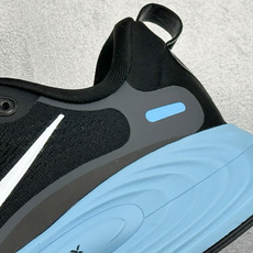 XM版Nike Vomero 19 舒适减震防滑 低帮跑步鞋 全掌ReactX泡绵中底 前掌和后跟还配备了Air Zoo XM版Nike Vomero 19 舒适减震防滑 低帮跑步鞋 全掌ReactX泡绵中底 前掌和后跟还配备了Air Zoo