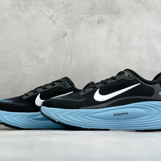 XM版Nike Vomero 19 舒适减震防滑 低帮跑步鞋 全掌ReactX泡绵中底 前掌和后跟还配备了Air Zoo XM版Nike Vomero 19 舒适减震防滑 低帮跑步鞋 全掌ReactX泡绵中底 前掌和后跟还配备了Air Zoo