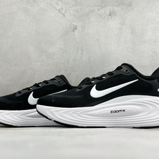 XM版Nike Vomero 19 舒适减震防滑 低帮跑步鞋 全掌ReactX泡绵中底 前掌和后跟还配备了Air Zoo XM版Nike Vomero 19 舒适减震防滑 低帮跑步鞋 全掌ReactX泡绵中底 前掌和后跟还配备了Air Zoo