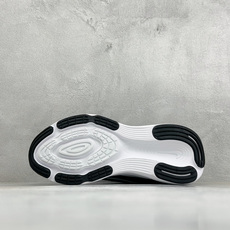 XM版Nike Vomero 19 舒适减震防滑 低帮跑步鞋 全掌ReactX泡绵中底 前掌和后跟还配备了Air Zoo XM版Nike Vomero 19 舒适减震防滑 低帮跑步鞋 全掌ReactX泡绵中底 前掌和后跟还配备了Air Zoo