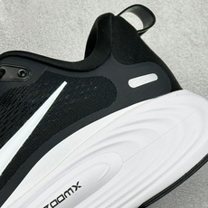 XM版Nike Vomero 19 舒适减震防滑 低帮跑步鞋 全掌ReactX泡绵中底 前掌和后跟还配备了Air Zoo XM版Nike Vomero 19 舒适减震防滑 低帮跑步鞋 全掌ReactX泡绵中底 前掌和后跟还配备了Air Zoo