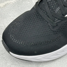 XM版Nike Vomero 19 舒适减震防滑 低帮跑步鞋 全掌ReactX泡绵中底 前掌和后跟还配备了Air Zoo XM版Nike Vomero 19 舒适减震防滑 低帮跑步鞋 全掌ReactX泡绵中底 前掌和后跟还配备了Air Zoo