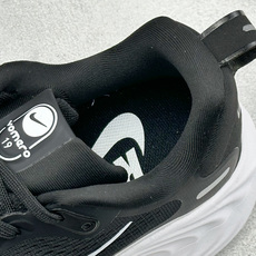 XM版Nike Vomero 19 舒适减震防滑 低帮跑步鞋 全掌ReactX泡绵中底 前掌和后跟还配备了Air Zoo XM版Nike Vomero 19 舒适减震防滑 低帮跑步鞋 全掌ReactX泡绵中底 前掌和后跟还配备了Air Zoo