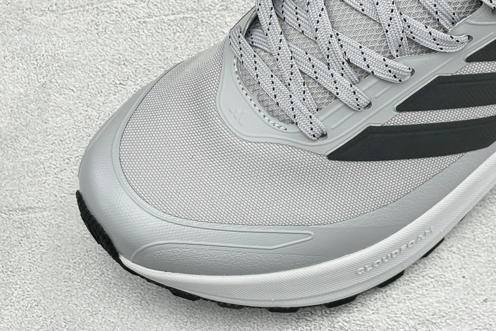 Adidas RUNFALCON 6系列 轻量防滑耐磨跑鞋 #采用全身高频热熔牛津面料鞋面材质 #全掌Adiwear高耐