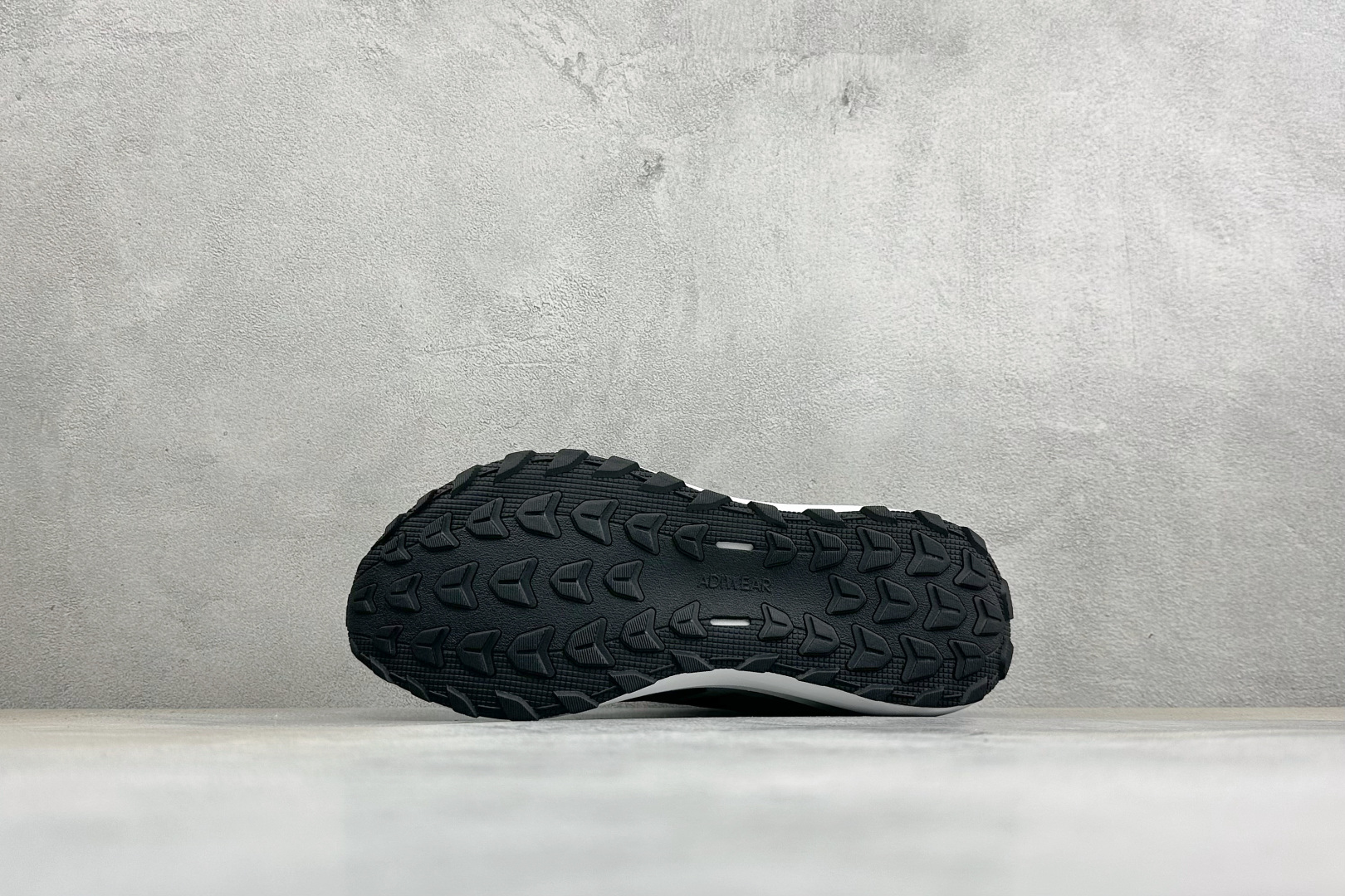 Adidas RUNFALCON 6系列 轻量防滑耐磨跑鞋 #采用全身高频热熔牛津面料鞋面材质 #全掌Adiwear高耐