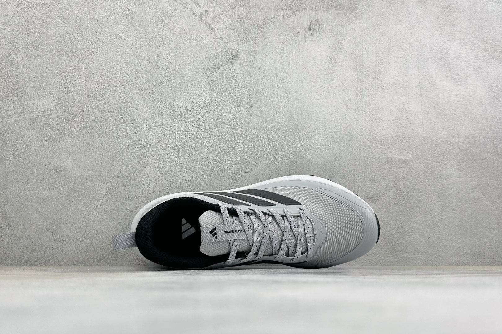 Adidas RUNFALCON 6系列 轻量防滑耐磨跑鞋 #采用全身高频热熔牛津面料鞋面材质 #全掌Adiwear高耐