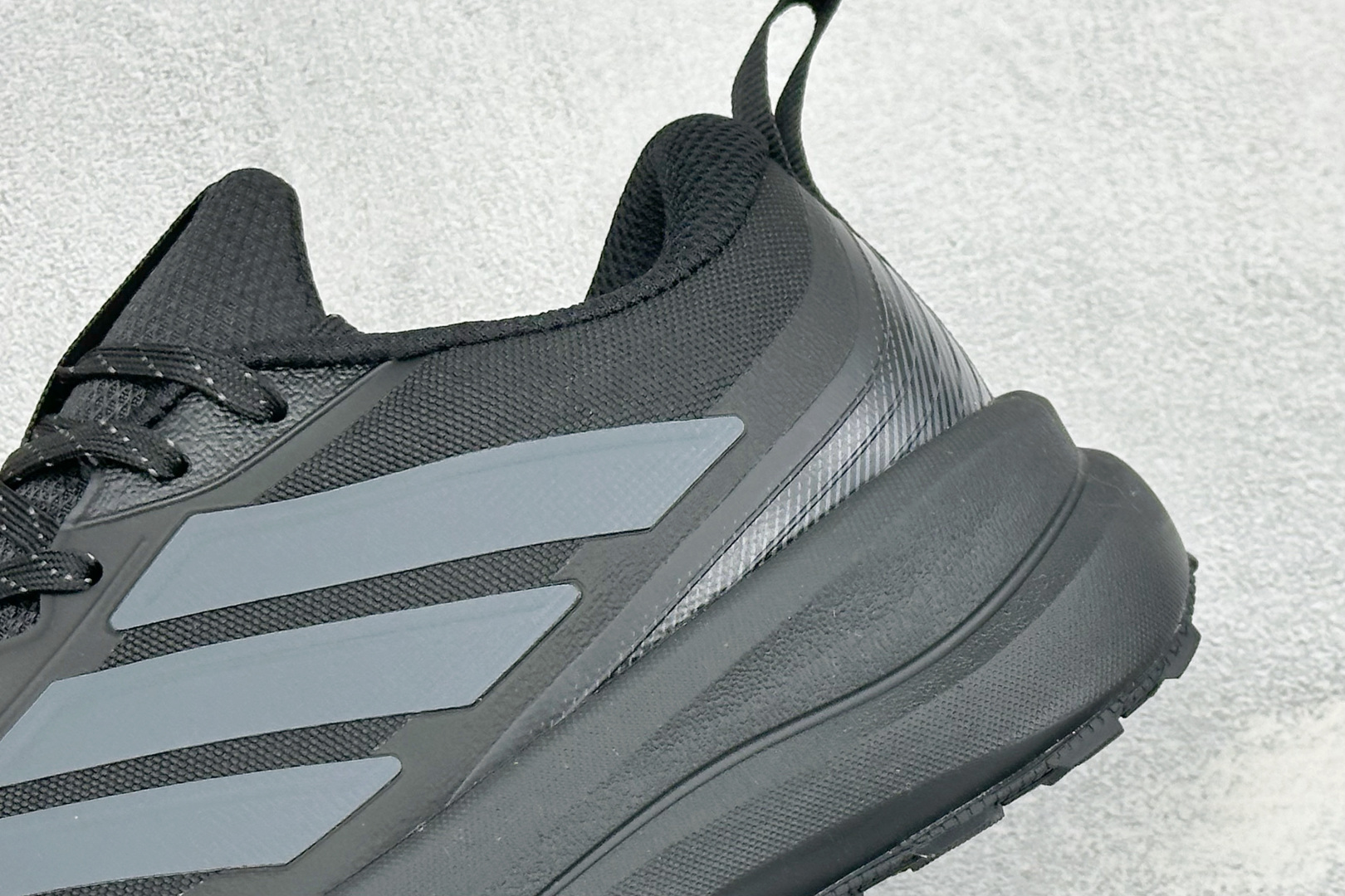 Adidas RUNFALCON 6系列 轻量防滑耐磨跑鞋 #采用全身高频热熔牛津面料鞋面材质 #全掌Adiwear高耐