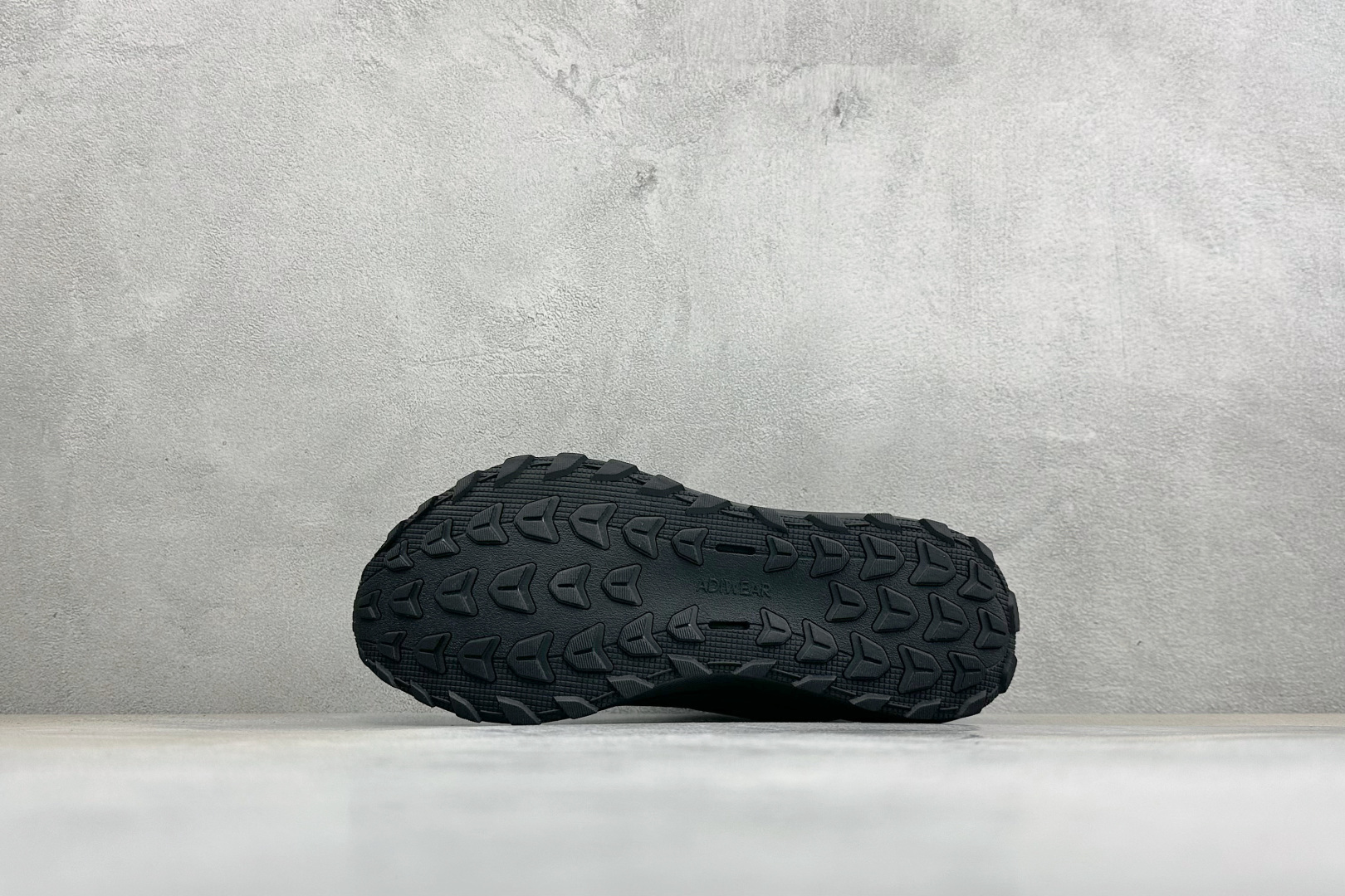 Adidas RUNFALCON 6系列 轻量防滑耐磨跑鞋 #采用全身高频热熔牛津面料鞋面材质 #全掌Adiwear高耐