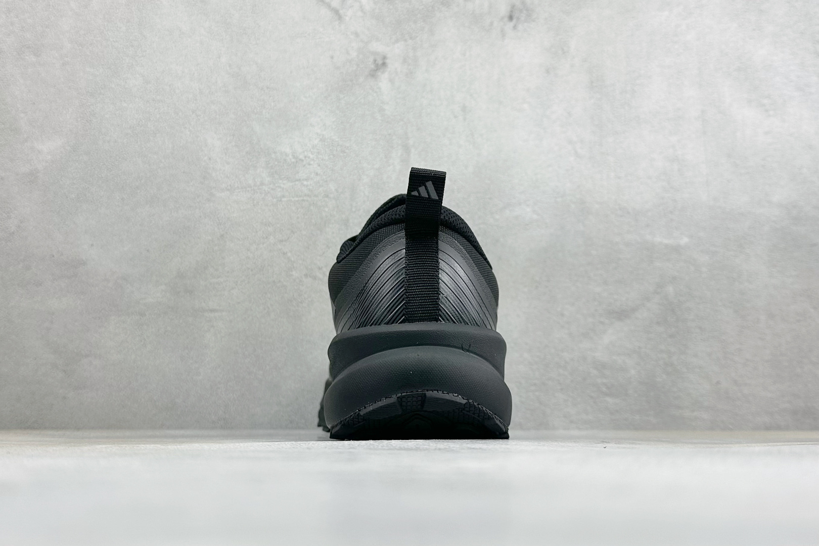 Adidas RUNFALCON 6系列 轻量防滑耐磨跑鞋 #采用全身高频热熔牛津面料鞋面材质 #全掌Adiwear高耐