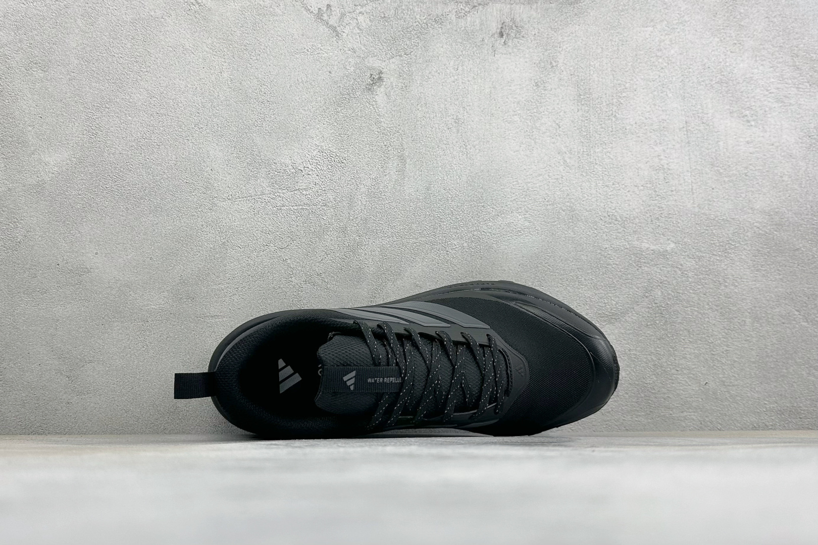 Adidas RUNFALCON 6系列 轻量防滑耐磨跑鞋 #采用全身高频热熔牛津面料鞋面材质 #全掌Adiwear高耐