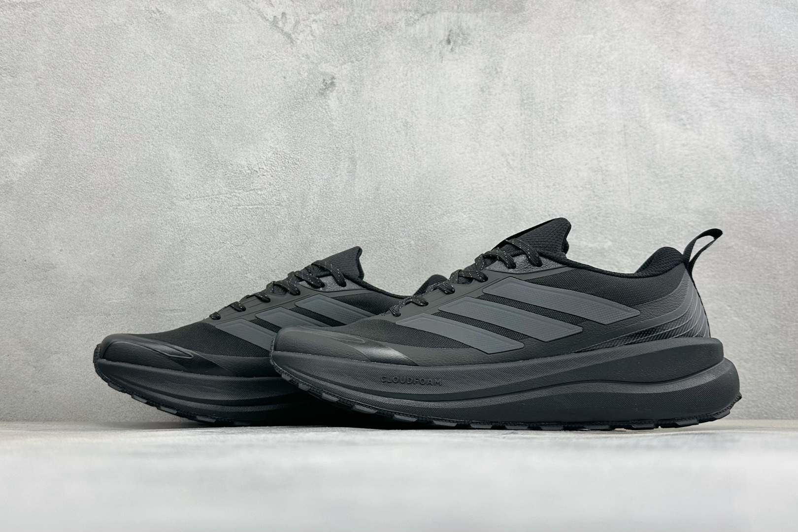 Adidas RUNFALCON 6系列 轻量防滑耐磨跑鞋 #采用全身高频热熔牛津面料鞋面材质 #全掌Adiwear高耐