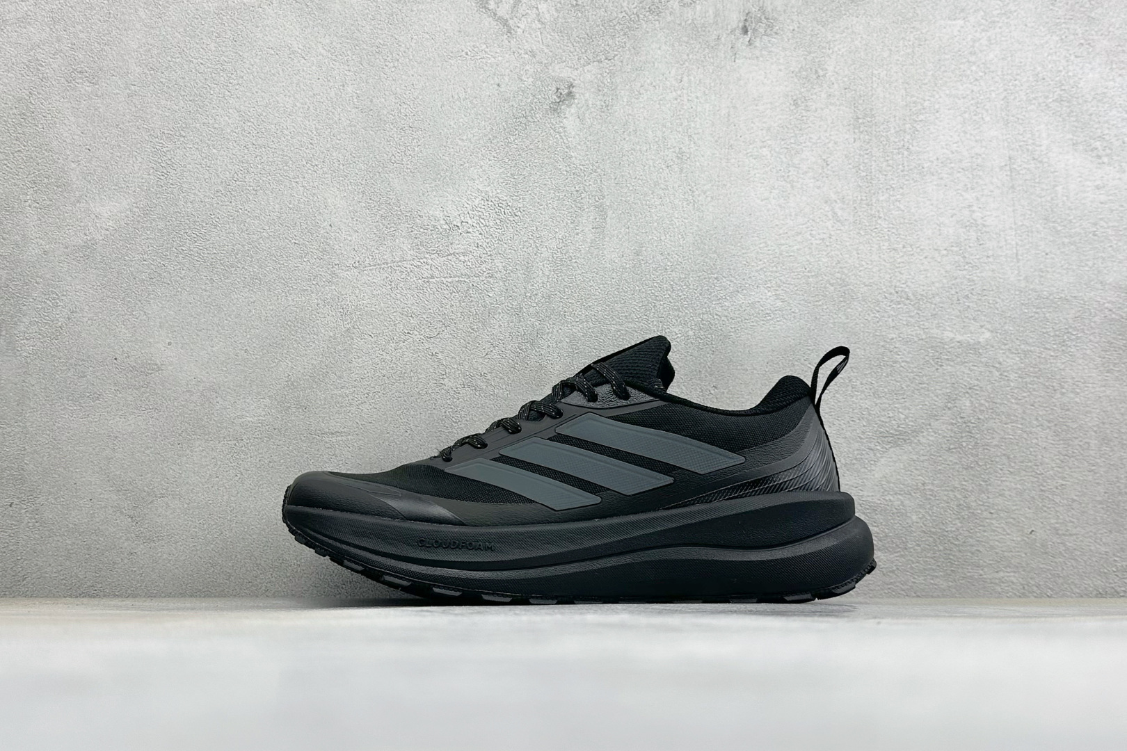 Adidas RUNFALCON 6系列 轻量防滑耐磨跑鞋 #采用全身高频热熔牛津面料鞋面材质 #全掌Adiwear高耐
