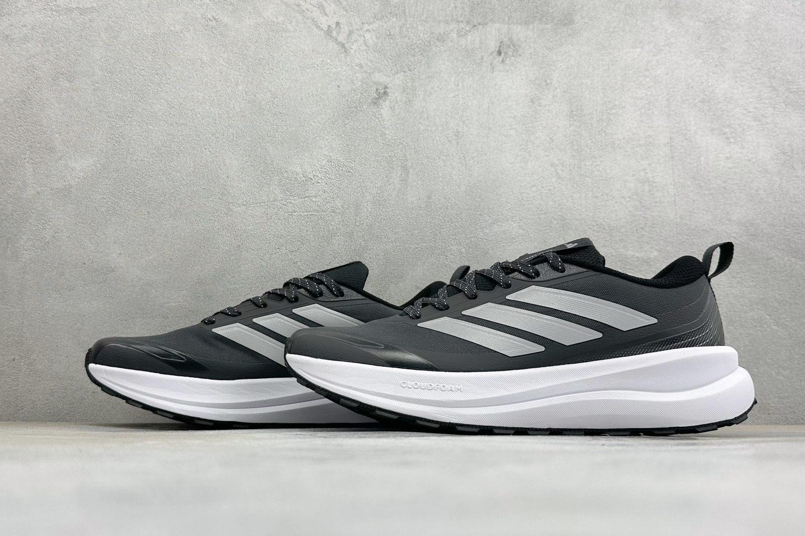 Adidas RUNFALCON 6系列 轻量防滑耐磨跑鞋 #采用全身高频热熔牛津面料鞋面材质 #全掌Adiwear高耐