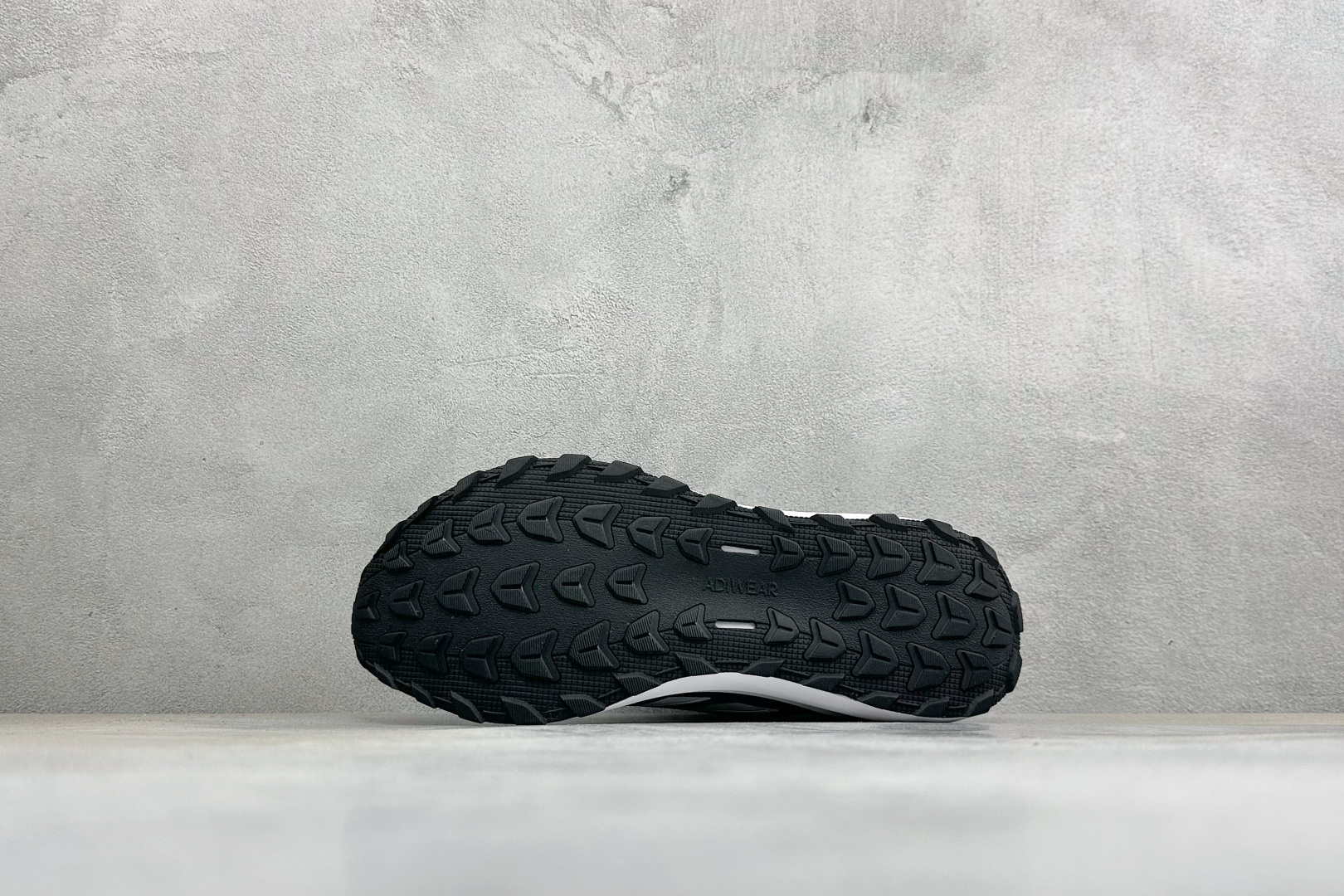 Adidas RUNFALCON 6系列 轻量防滑耐磨跑鞋 #采用全身高频热熔牛津面料鞋面材质 #全掌Adiwear高耐